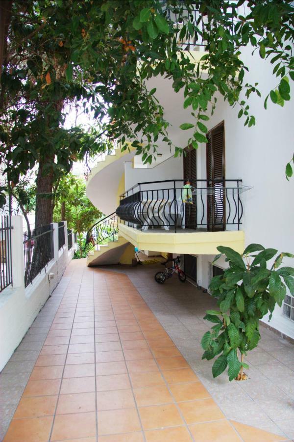 Marco'S Appartments Nea Poteidaia Esterno foto
